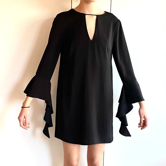 Rare C/MEO Collective black V-neck mini dress with unique flare sleeves - Picture 6 of 16